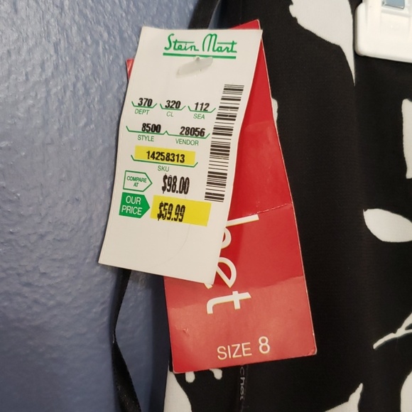 Black and white floral skirt - Picture 3 of 3